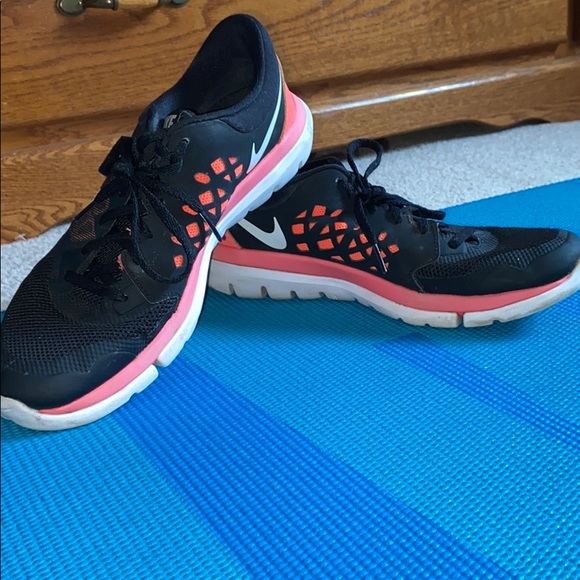 Nike Flex—8.5 - Picture 2 of 7